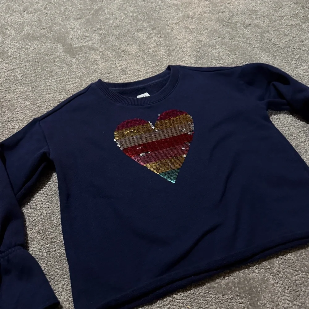 GAP Kids long sleeve navy blue sweatshirt‎ with heart and baggy sleeves size 6/7